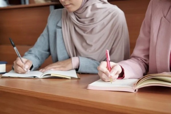 KKTC'de tarihi karar! Ortaokullarda uygulanan başörtüsü yasağını kaldıracak yeni adım